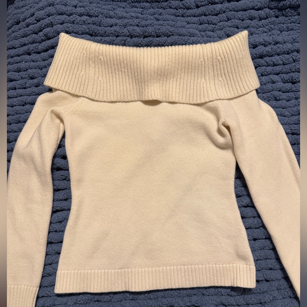Cream Off the shoulder sweater!🤍 No tags but never used before!